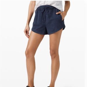 Lululemon Inner Glow high rise short 3”